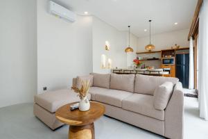 Villa Yen by Elysian - Modern Brand New 2BR with Private Pool in Kerobokan