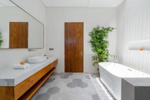 Villa Yen by Elysian - Modern Brand New 2BR with Private Pool in Kerobokan