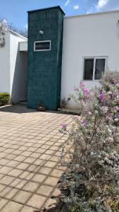 5 Min to Hot Springs Family Home with Hammock