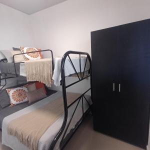 5 Min to Hot Springs Family Home with Hammock