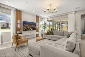 7 Bedrooms 6 Bathrooms Solara 2306 Sr