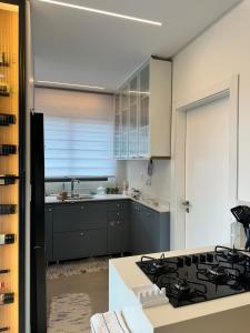 Suite Exclusiva em Ap Moderno na Meia Praia