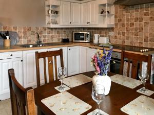 Foal Barn Cottages - Hayloft - Spennithorne