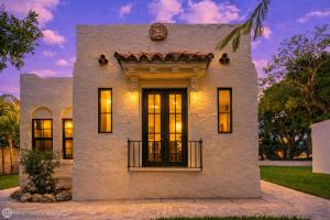Historic Pool Haven Downtown & Beach Nearby