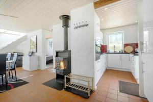 8004-Knebel-Vestre-Strandvej-19-A