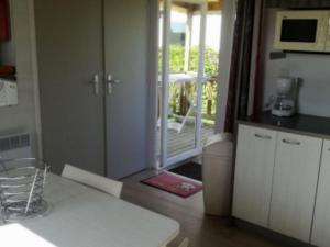 Mobil-home confortable avec terrasse - 4 pers. - API-1-52-2116
