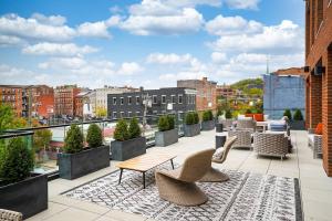 Spacious Apt in OTR 1 BR Oasis w Parking|Gym|Pool