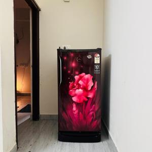 The Regal Nest - Spacious & Stylish 1BHK near Hitech