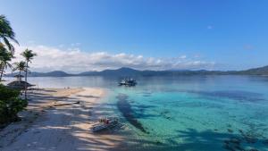 Camp Laya Daracoton Island