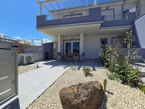 A due passi dal mare, con ampio giardino img21