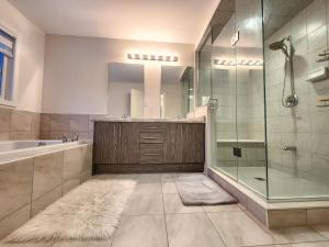 Spacious 4 BDRM Home on Ravine Lot