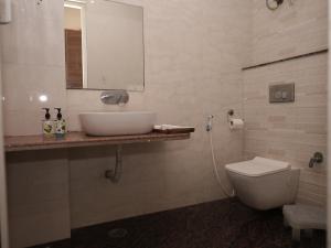 Life Tree Hotel and Banquet Hall, Sector 63A