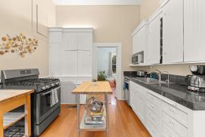 Hot Tub, Fireplace, Sauna, Cozy Historic Home