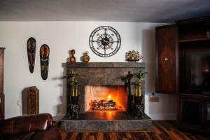 4BR Group Retreat w Golf Green, Poker & Fire Pit
