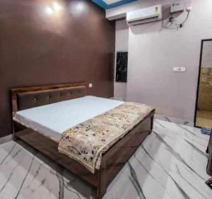 Hotel O Rama Palace Ayodhya