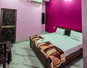 Hotel O Rama Palace Ayodhya