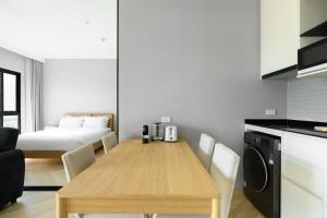 Modern Condo in Bangtao with Pools, Gym & Onsen