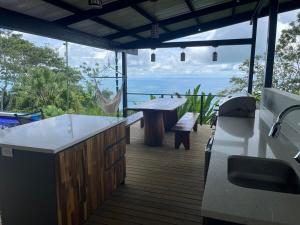 Stunning Ocean View, Infinity Pool, OutdoorKitchen