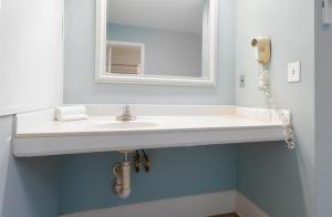 Surf City Beachcomber Bungalow motel-Pet Friendly