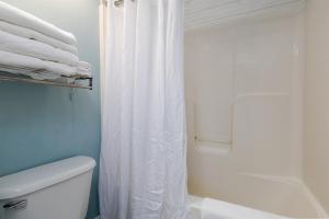 Surf City Beachcomber Bungalow motel-Pet Friendly