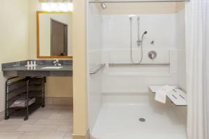 Baymont by Wyndham Grand Forks