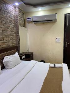 Hotel Relax Inn near Anand vihar