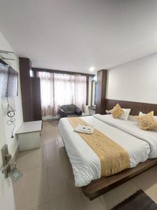 Hotel white lion-Near Bhajra Taxi Stand