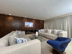 Villa 4-Bedroom with Private Pool & Rooftop Sea View in Tamaris