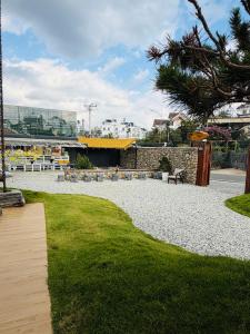 Lacle- BBs Garden