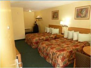 Double Room with Two Double Beds - Smoking room in Americas Best Value Inn Alexandria