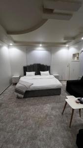 A quiet studio with a neat design استديو انيق وهادي