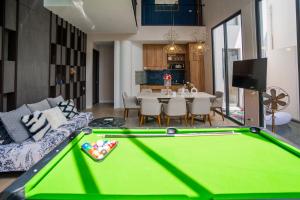 Inara Villa in the center of Pattaya-4 bedrooms 5 bathrooms-billiards table and swimming pool for a relaxing holiday