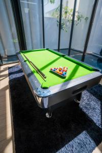 Inara Villa in the center of Pattaya-4 bedrooms 5 bathrooms-billiards table and swimming pool for a relaxing holiday