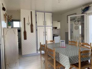 AIG 48 – Chalet climatisé – Gruissan – 6 personnes