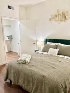 Center of Los Angeles 2B2B with balcony-pool-looftop