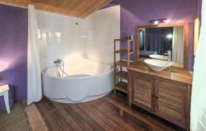 Amazing Home In La Guérinière