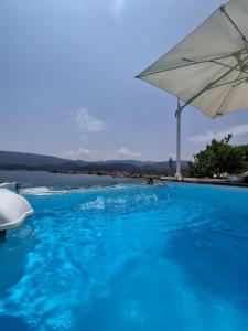 Aiora -Infinity Pool on the Cliff -Private Beach