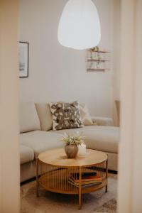 Elegant, 2 Rooms, Balcony, Kitchen