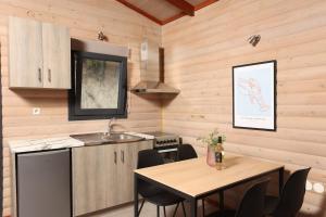 Hilltop Chalet 5