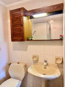 Bilocale con BALCONE a pochi minuti dal LAGO