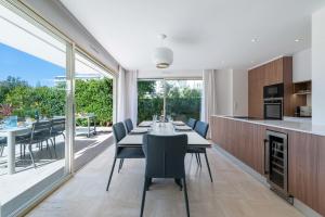 3-Br Garden-Level Apartment Near Beach with Parking