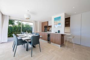 3-Br Garden-Level Apartment Near Beach with Parking