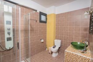 Hilltop Apartment 8
