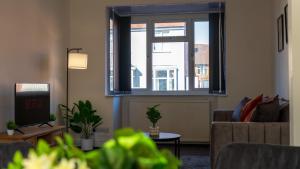 Spacious Private Home Sleeps 5 Garden & Parking