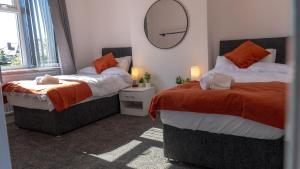 Spacious Private Home Sleeps 5 Garden & Parking