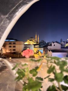 RENOVA OLD CiTY HOTEL
