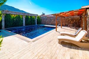 Honeymoon Villa with Sheltered Pool