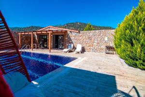 Honeymoon Villa with Sheltered Pool