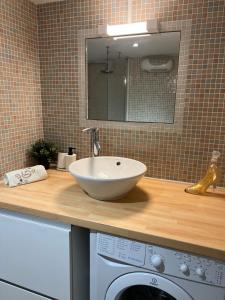 Ou Souleou appartement 3 étoiles dans villa Spa béton jardin vue mer et colline