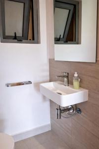 Verdant Comfort Apartment